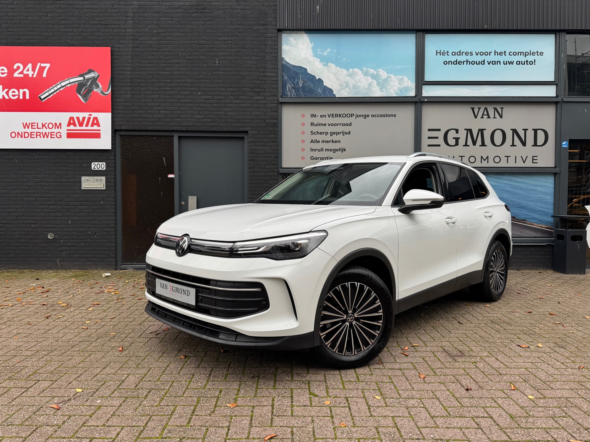 Volkswagen Tiguan 1.5 eTSI Life Edition 48619978-0.jpg | Van Egmond Automotive